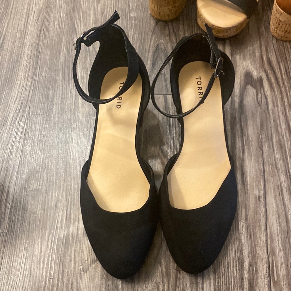TORRID SHOES SIZE 13 WW USED EXCELLENT CONDITION SHORT HEELS